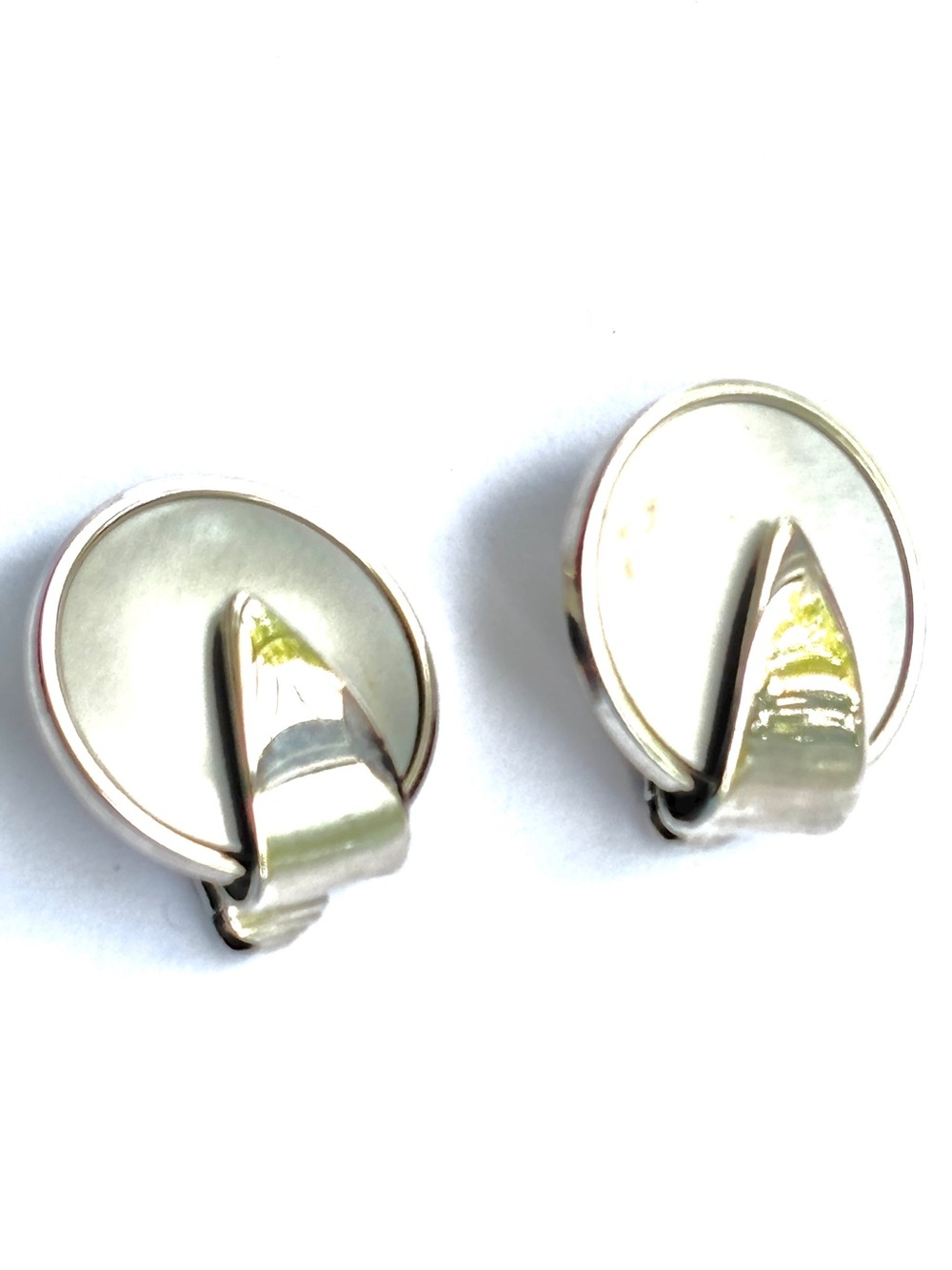 Park Lane Signed Vintage 1980s Silver Tone Circular Disc Clip On Earrings 1 Inch